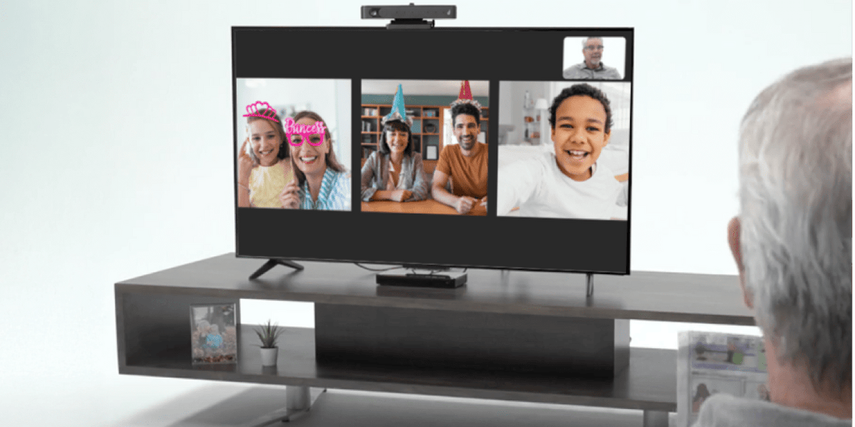 Familiy Group Video Call on TV