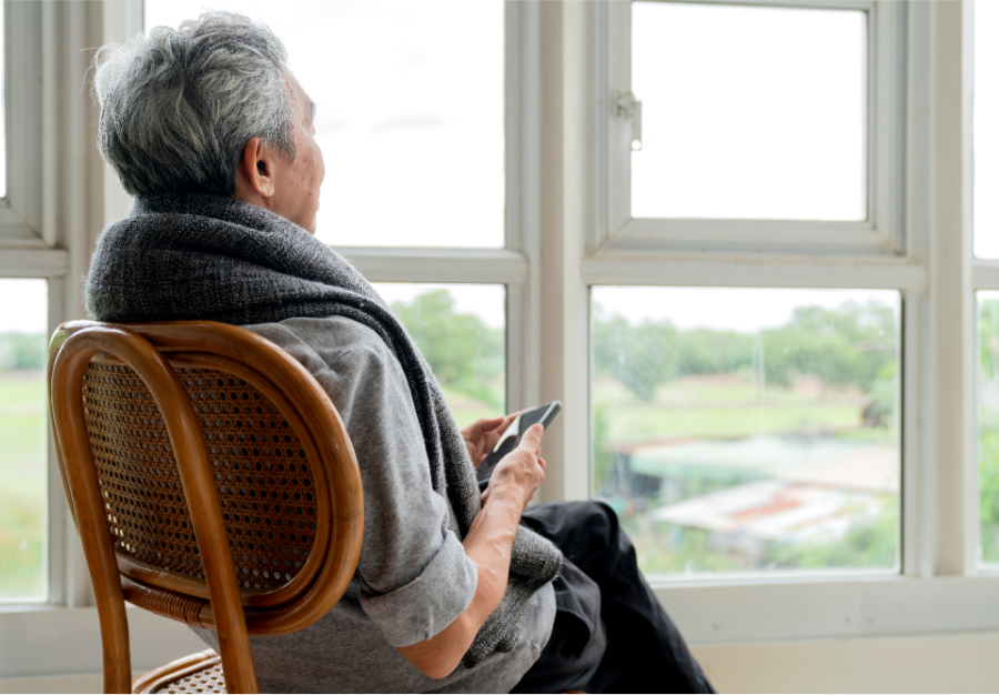 Caring for a Parent with Dementia at Home: Tips for Caregivers