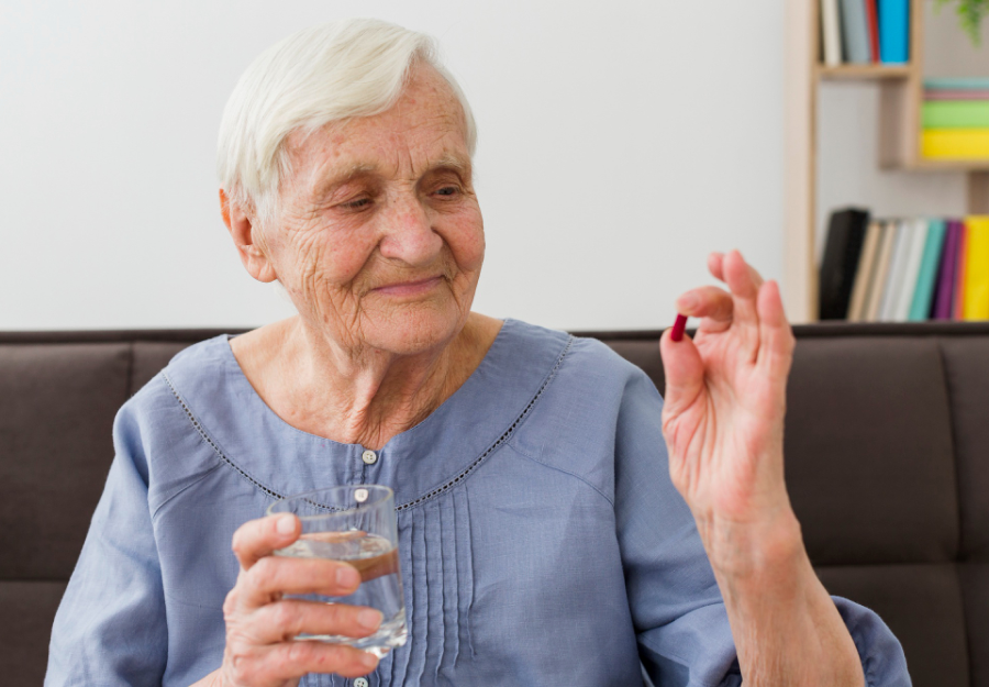 Medication Reminders for the Elderly: Easy Tips and Tools