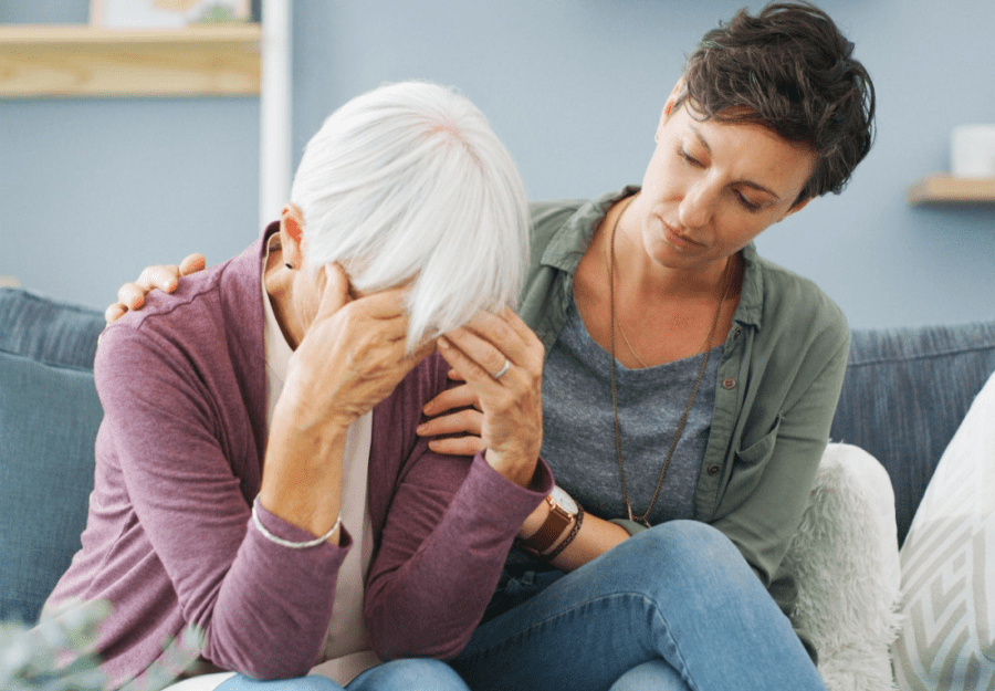 How to Talk to a Parent with Dementia: Top Dos and Don'ts