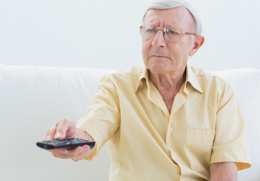 Should Dementia Patients Watch TV? Tips for Caregivers